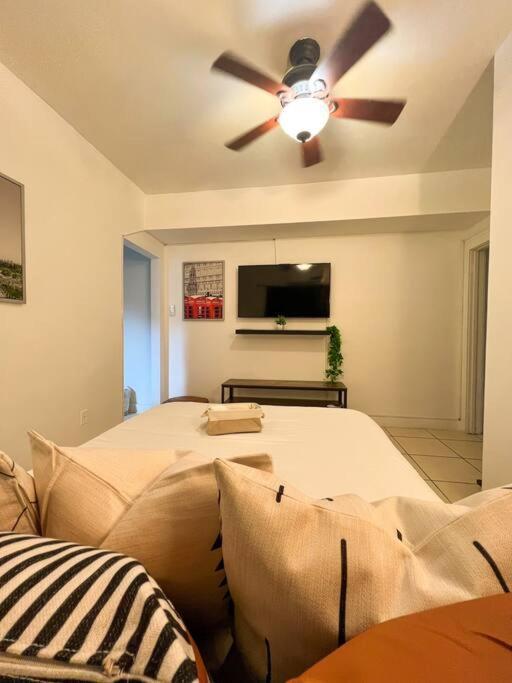 Cozy 1-Bedroom Rental In Майами Экстерьер фото